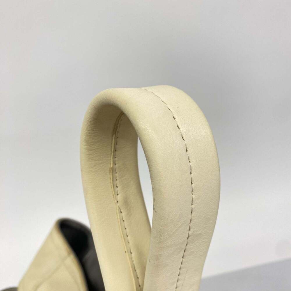 CHANEL Cream Leather Tote Bag - Picture 10 of 13